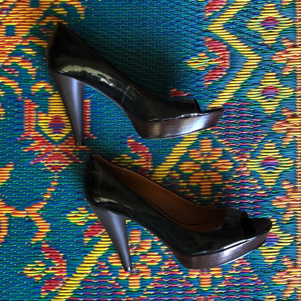 NEW! Guess Black patent leather heels